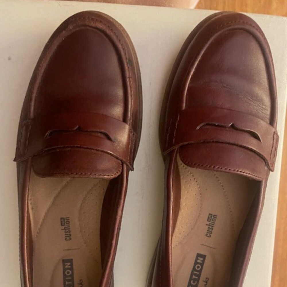 Women's Clarks Raisie Eletta Brown Leather Penny Loafers Size 7.5 Price Drop